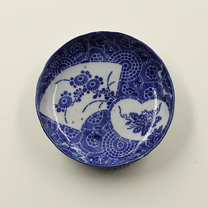 印判染付小皿　菊文