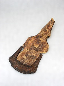 伊場遺跡出土鉄の刃をはめた鍬