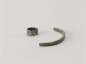 青銅製腕輪・指輪