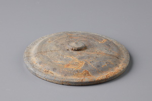 朱をといた器（杯蓋・須恵器）