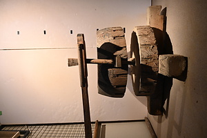 土臼（籾摺臼）