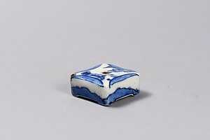 染付山水文菱形水滴