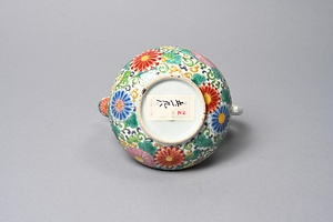 色絵花卉文水注 いろえかきもんすいちゅう