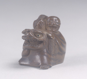 獅子舞木彫根付