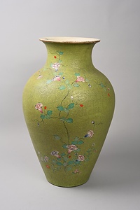 黄地色絵牽牛花瓶