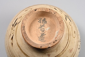 白釉鉄絵草花文壺 はくゆうてつえそうかもんつぼ