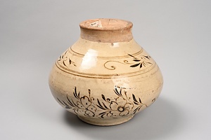 白釉鉄絵草花文壺 はくゆうてつえそうかもんつぼ