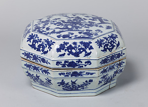 青花花鳥文八角合子