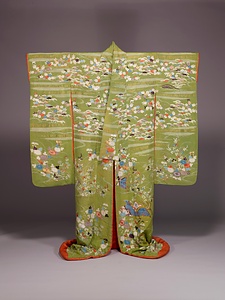 振袖 鶸色縮緬地桜秋草几帳模様 ふりそで ひわいろちりめんじさくらあきくさきちょうもよう