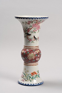 粉彩花鳥文尊