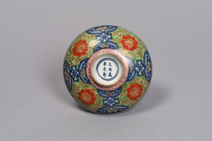 色絵唐花文蓋茶碗 いろえからはなもんふたちゃわん