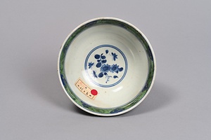 色絵唐花文蓋茶碗 いろえからはなもんふたちゃわん