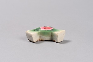 色絵桜花文結文形水滴