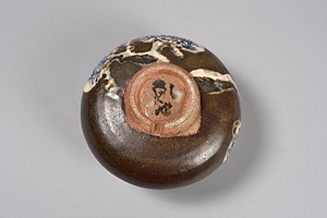 銹地染付銹絵雪松図茶碗  「乾也」銹絵銘 さびじそめつけさびえゆきまつずちゃわん