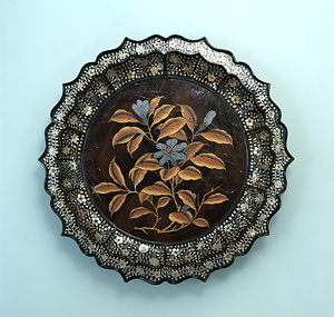 梔子描金螺鈿稜花盆