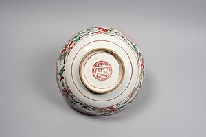色絵牡丹文蓋物 いろえぼたんもんふたもの