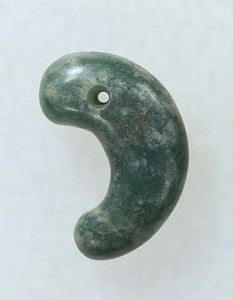硬玉勾玉