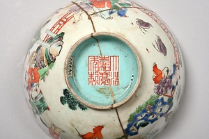 五彩唐子図輪花鉢 ごさいからこずりんかはち