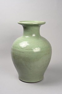 青磁陽刻夔龍文壺