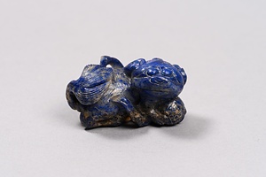 青金石獅子形置物
