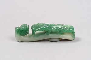 翡翠龍形帯鉤