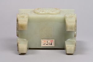 獅子彫青玉方鼎 ししぼりせいぎょくほうてい