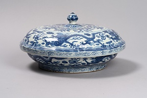 青花龍文合子