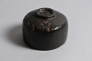 黒楽草花文茶碗 くろらくそうかもんちゃわん