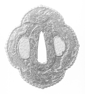 木瓜形肉彫鉄鐔 銘若芝