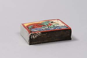 色絵朝日鶴図方形水滴