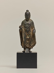 如来立像