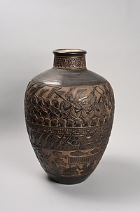 黒釉刻花人物図壺