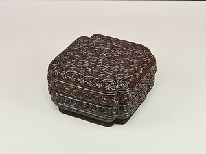 屈輪堆黒方合子
