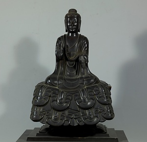 釈迦如来坐像（模造）