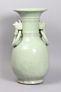 青磁陽刻鳳凰文双耳瓶