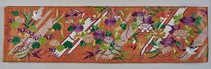 掛下帯 紅繻子地竹燕葵牡丹菊花束模様 かけしたおび べにしゅすじたけつばめあおいぼたんきくはなたばもよう