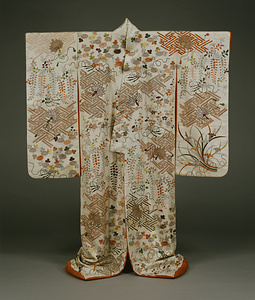 打掛 白綸子地梅菊藤杜若花束団扇紗綾形模様 うちかけ しろりんずじうめきくふじかきつばたはなたばうちわさやがたもよう