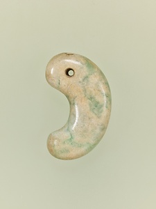 硬玉勾玉