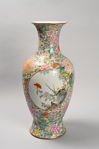 粉彩花鳥文瓶