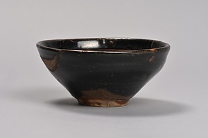 黒釉月梅文碗