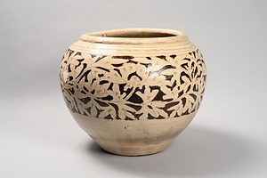 白釉黒花牡丹文壺