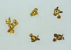 金製歩揺付空玉
