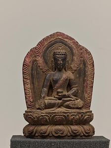 釈迦如来坐像