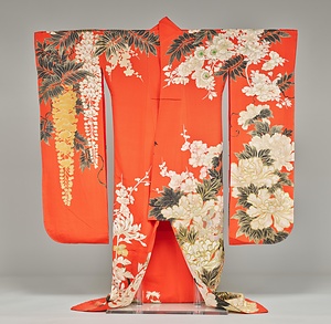 振袖 赤縮緬地四季草花模様 ふりそで あかちりめんじしきくさばなもよう