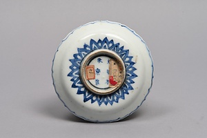染付松竹梅文稜花形盃台 そめつけしょうちくばいもんりょうかけいさかずきだい