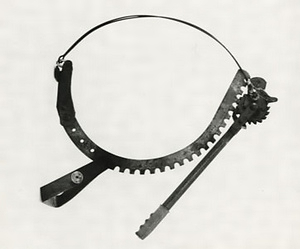 タワラナカシメキ（俵中締機）