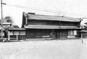 旧太田脇本陣林家住宅　主屋　表門　質倉　　借物倉 おおたわきほんじんはやしけじゅうたく　しゅおく　おもてもん　　しちぐら　かりものぐら