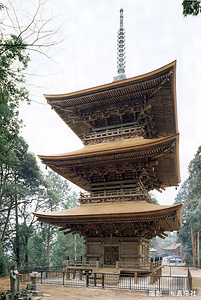本山寺三重塔