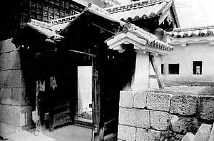 松山城　野原櫓　天守　乾櫓　仕切門　一ノ門　三ノ門　隠門　戸無門　仕切門内塀　筋鉄門東塀　三ノ門東塀　紫竹門東塀 まつやまじょう　のはらやぐら　てんしゅ　いぬいやぐら　しきりもん　いちのもん　さんのもん　かくしもん　となしもん　しきりもんうちべい　すじがねもんひがしべい　　さんのもんひがしべい　しちくもんひがしべい