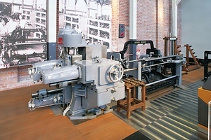 織機フレーム用3軸同時中ぐり専用機